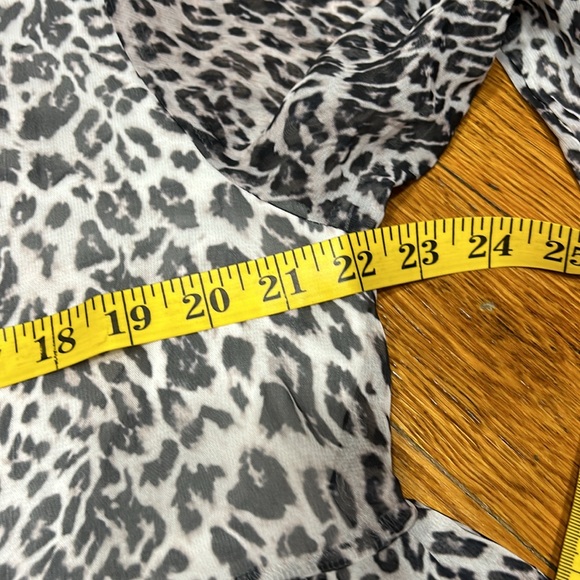 No brand tiered dress with bell sleeves. Animal print.  Lined. XL. - Picture 5 of 10